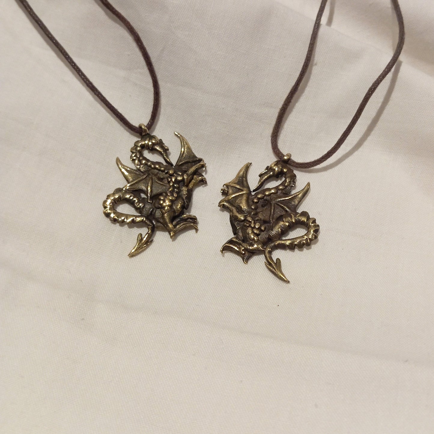 Colgante de dragón de Sant Jordi en bronce