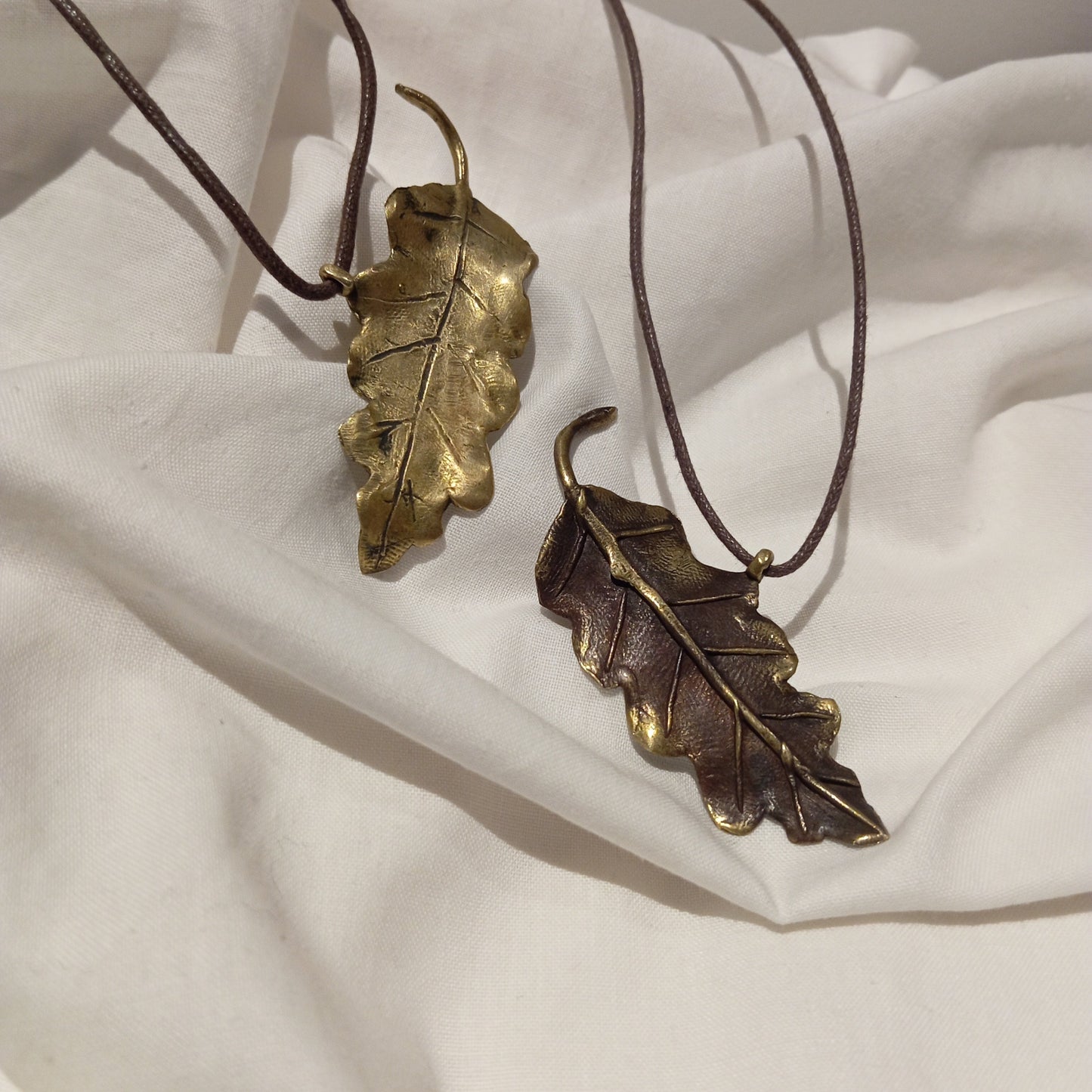 Penjoll de fulla de roure en bronze