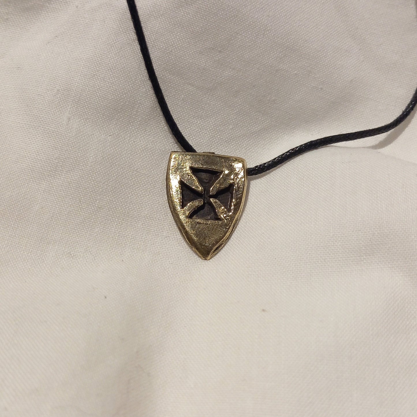 Colgante de escudo Templario en bronce