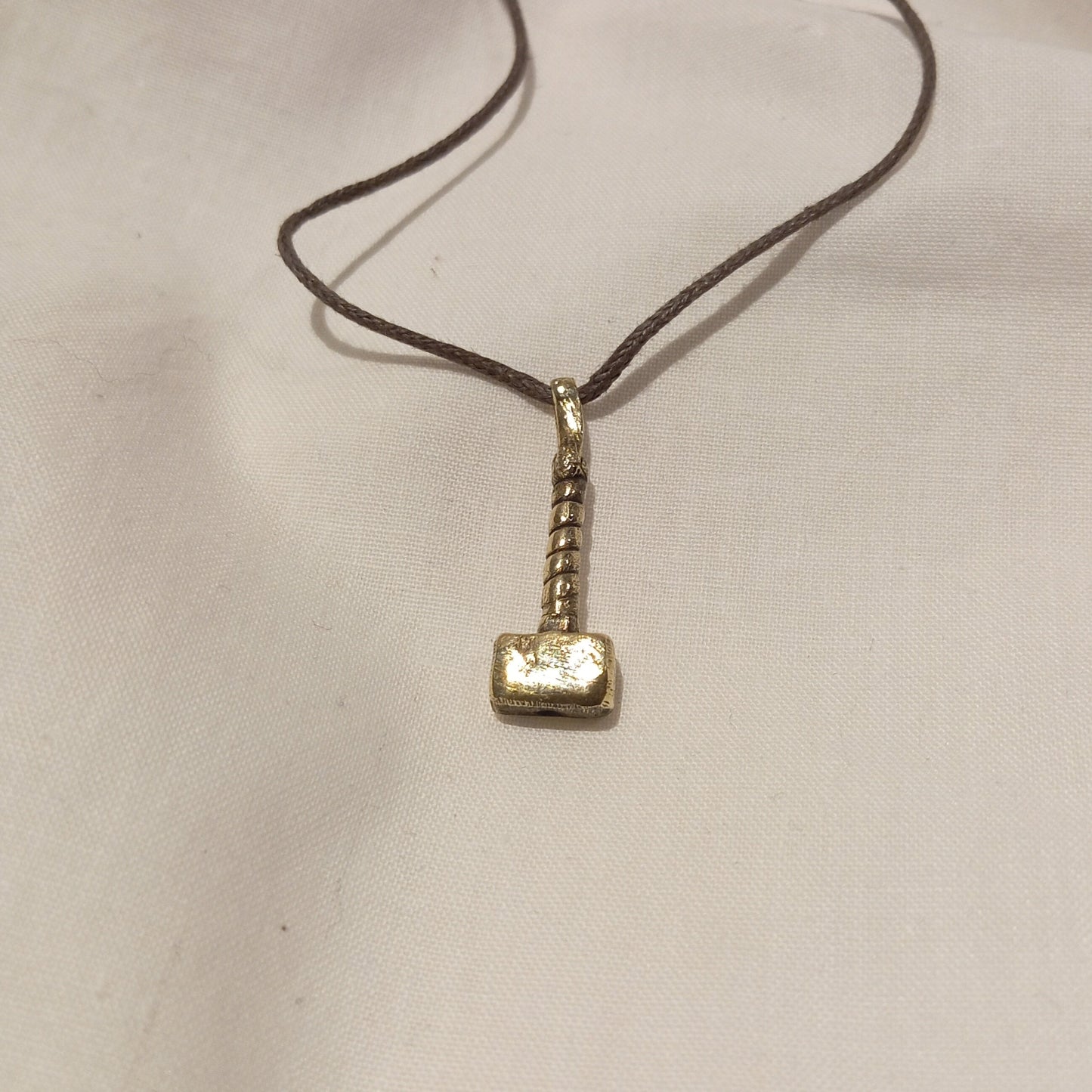 Colgante de martillo de Thor en bronce