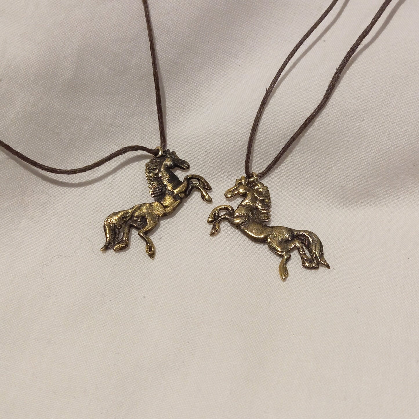 Colgante de caballo en bronce