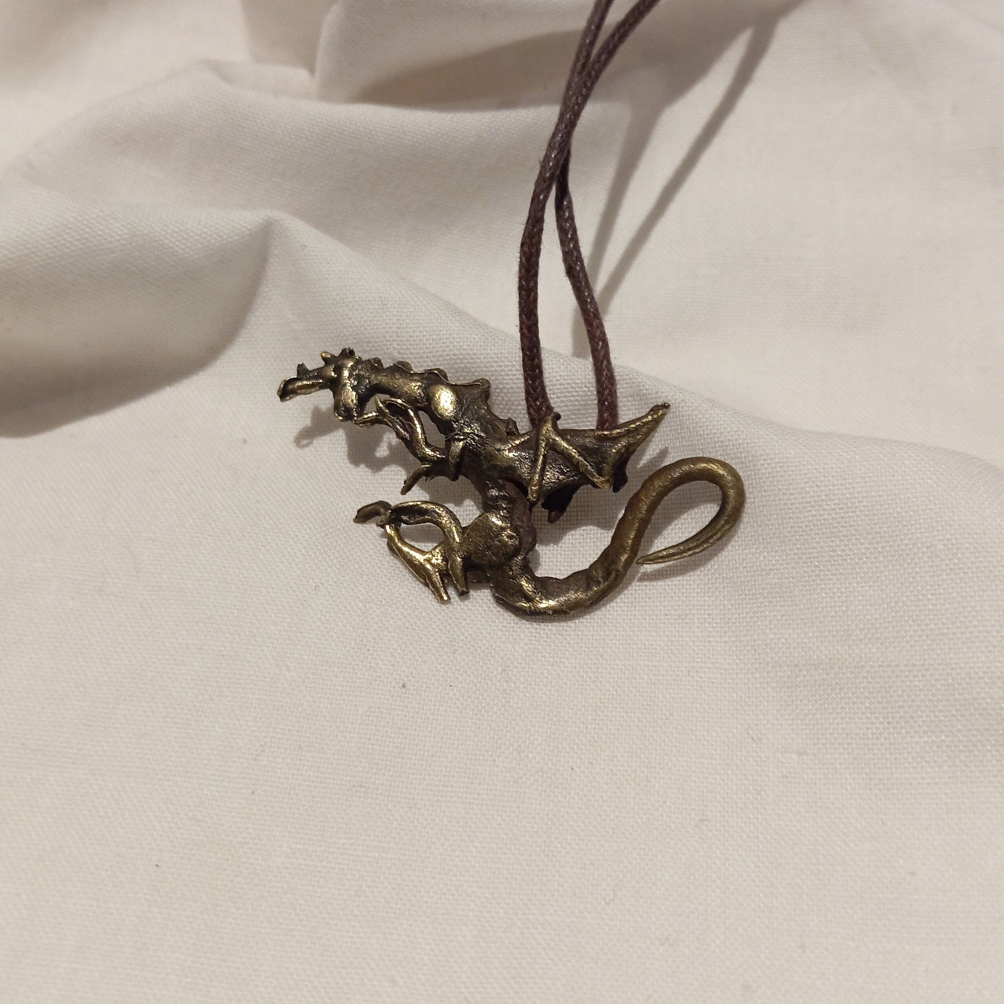 Colgante de dragón en bronce