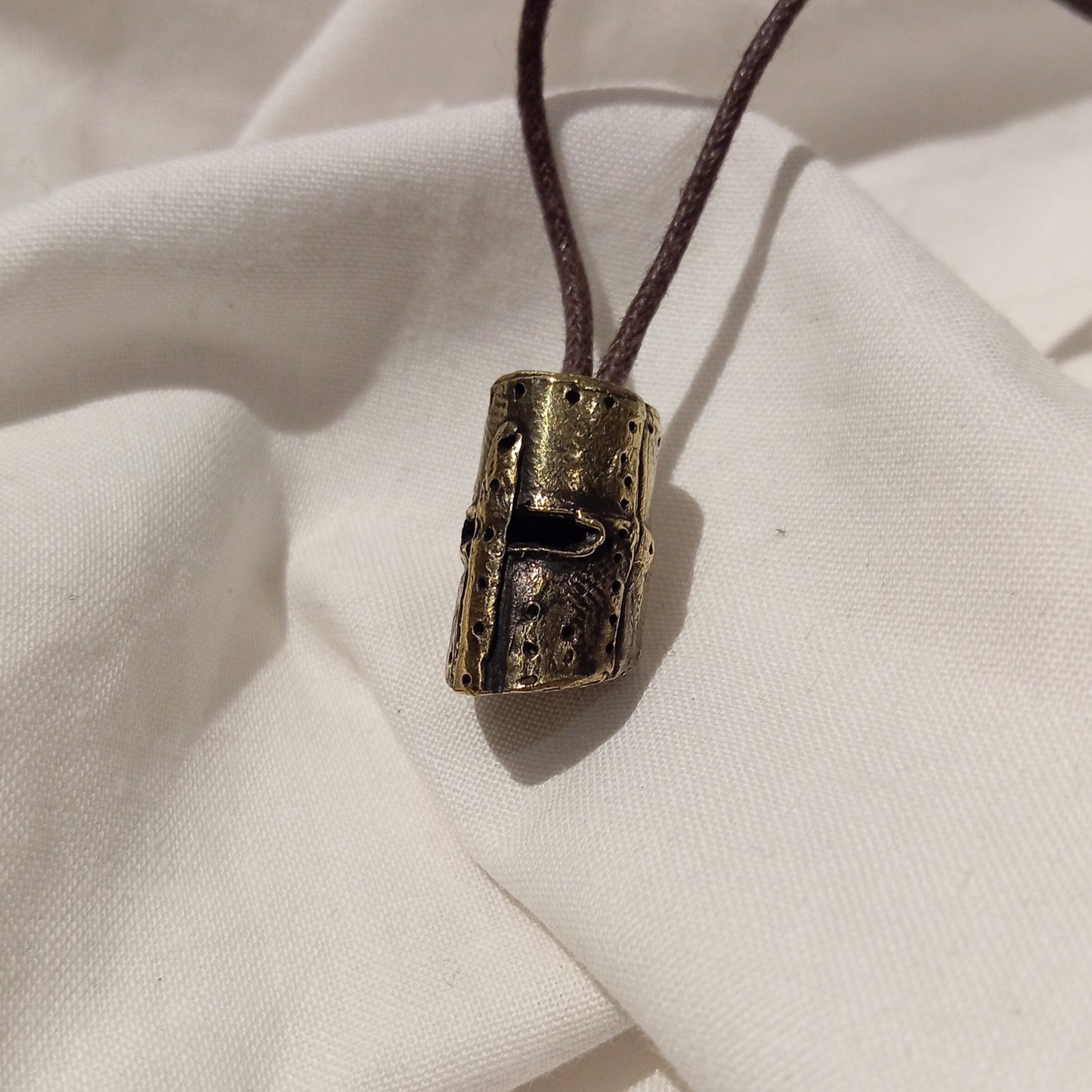 Penjoll de casc templer en bronze