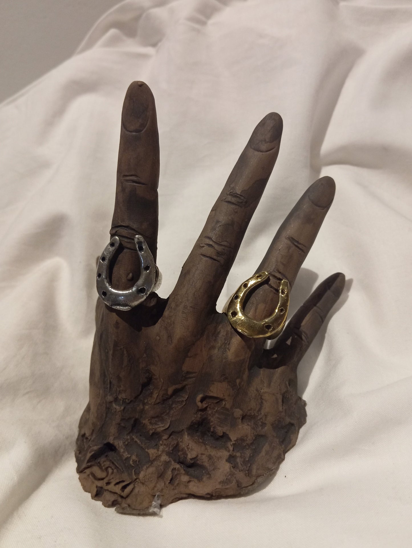 Anillo de herradura en plata o bronce