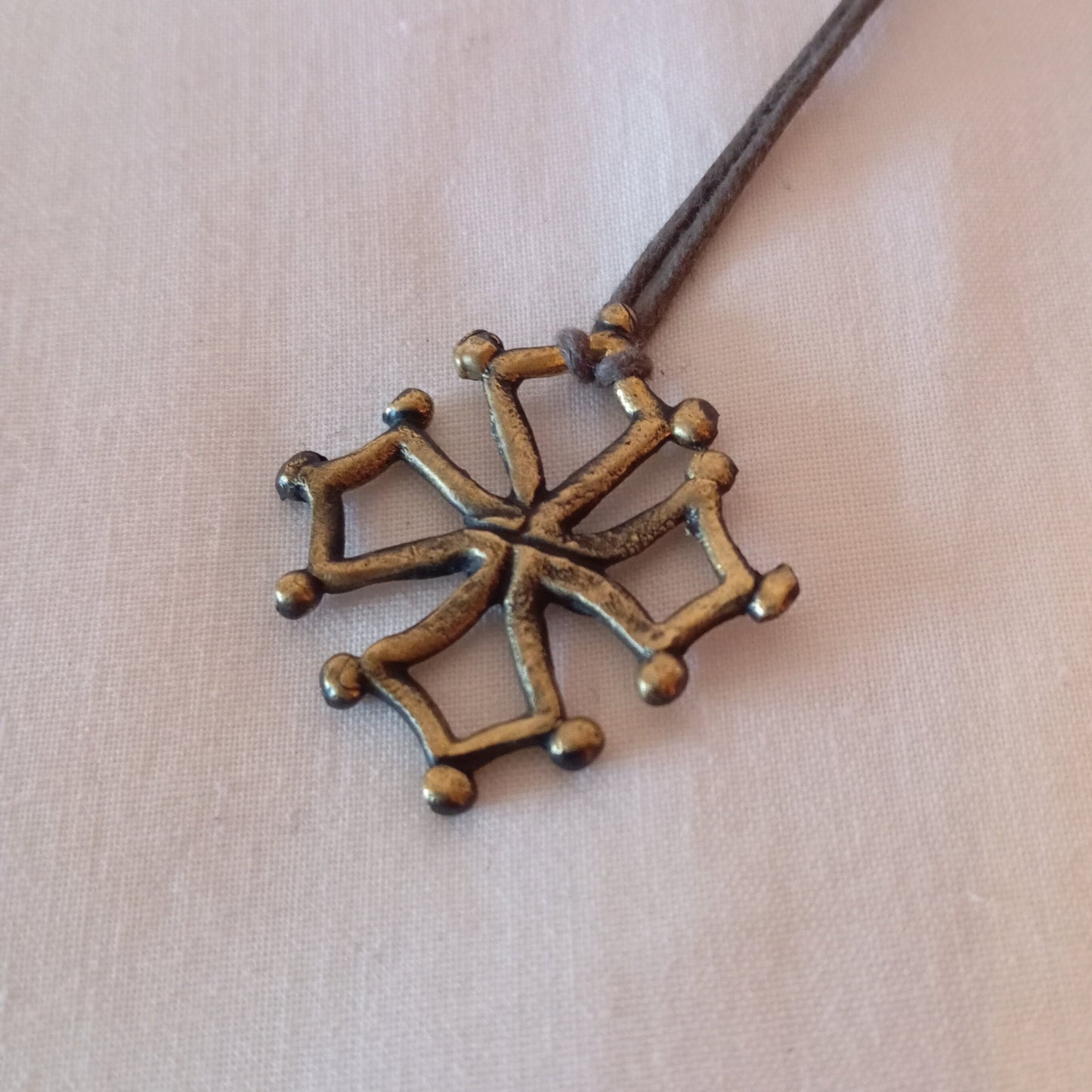 Colgante de cruz occitana en bronce