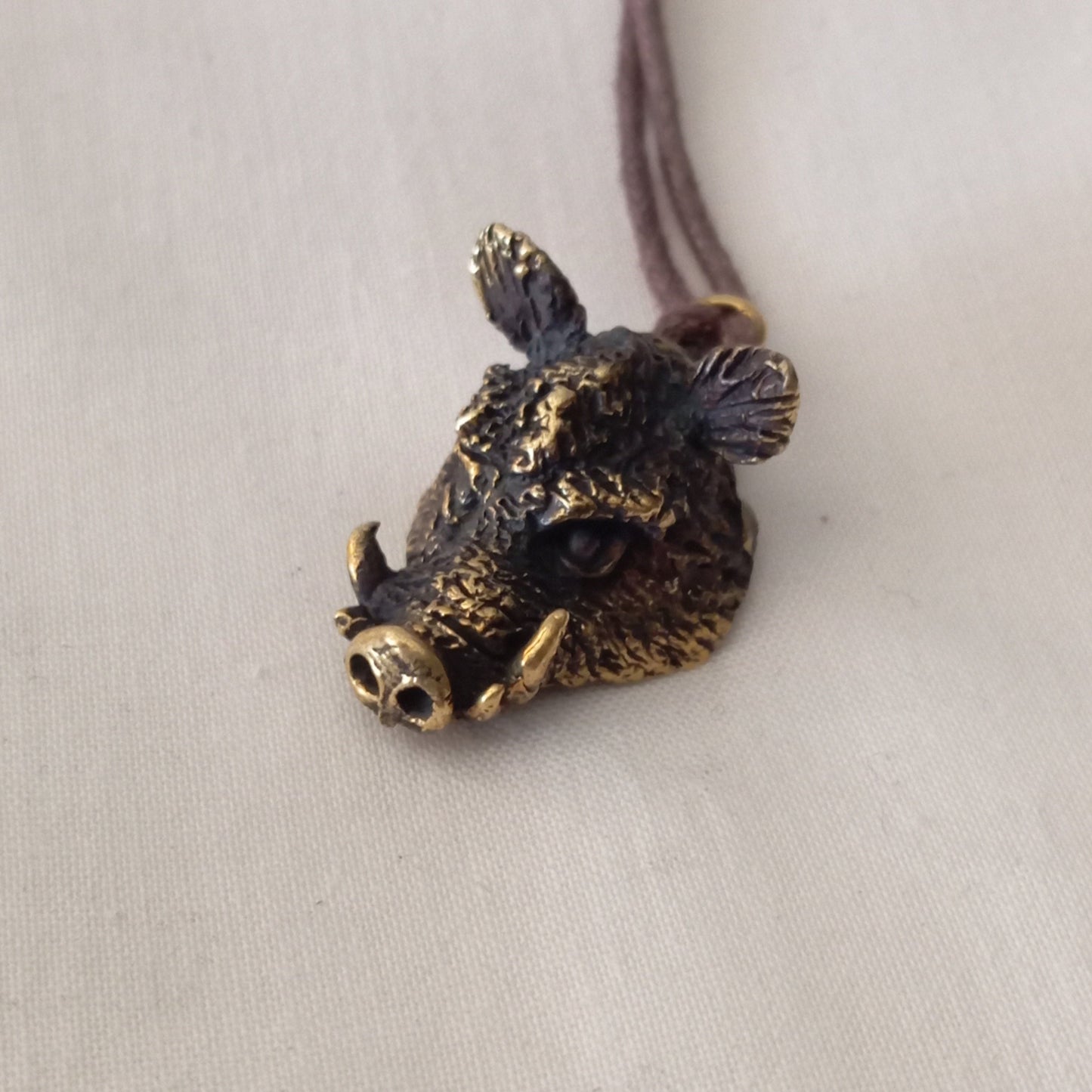Colgante de jabalí