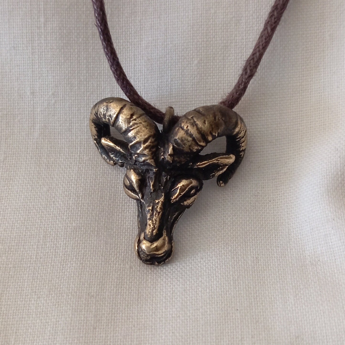 Colgante de cabra en bronce