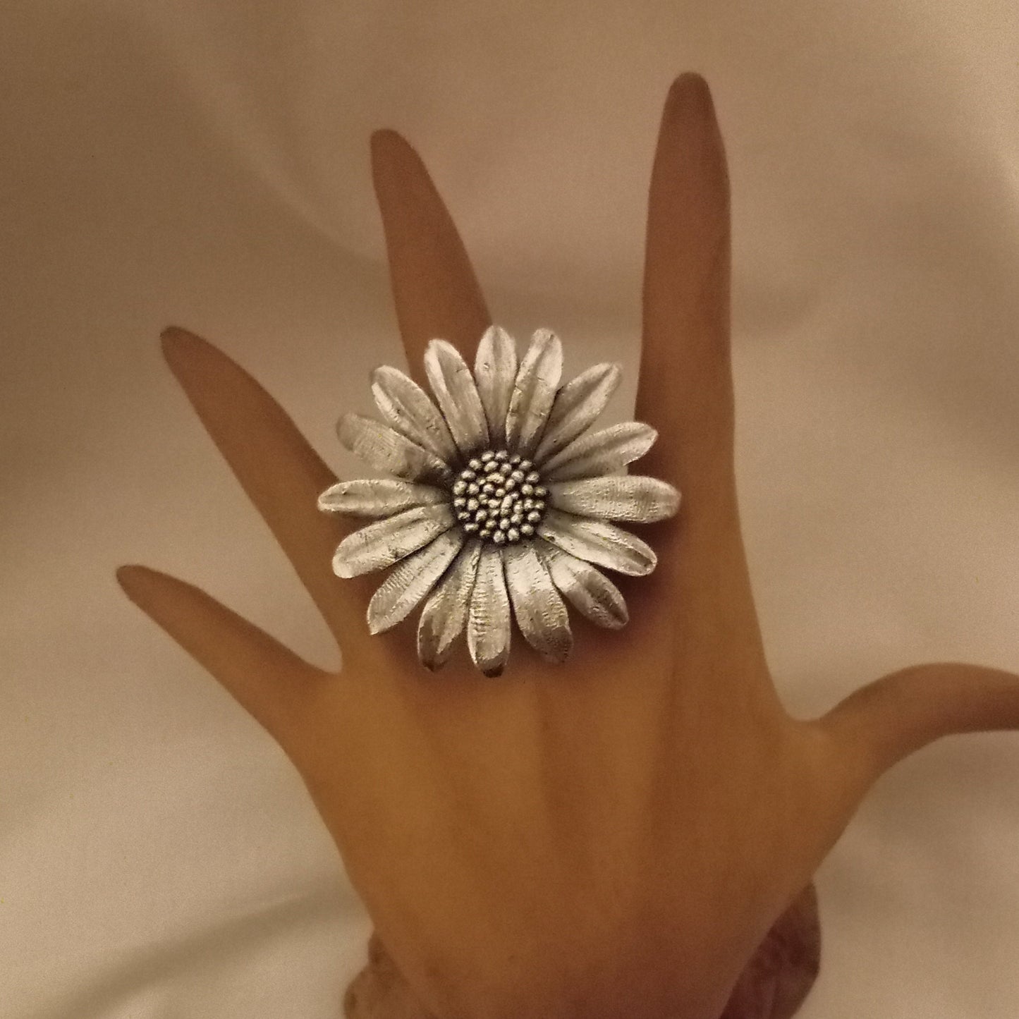 Anillo de margarita en plata único
