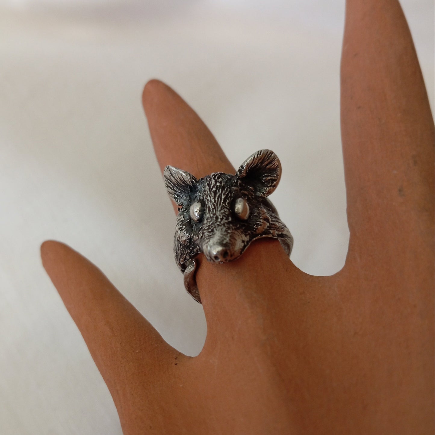 Anillo de cabeza ratón en plata