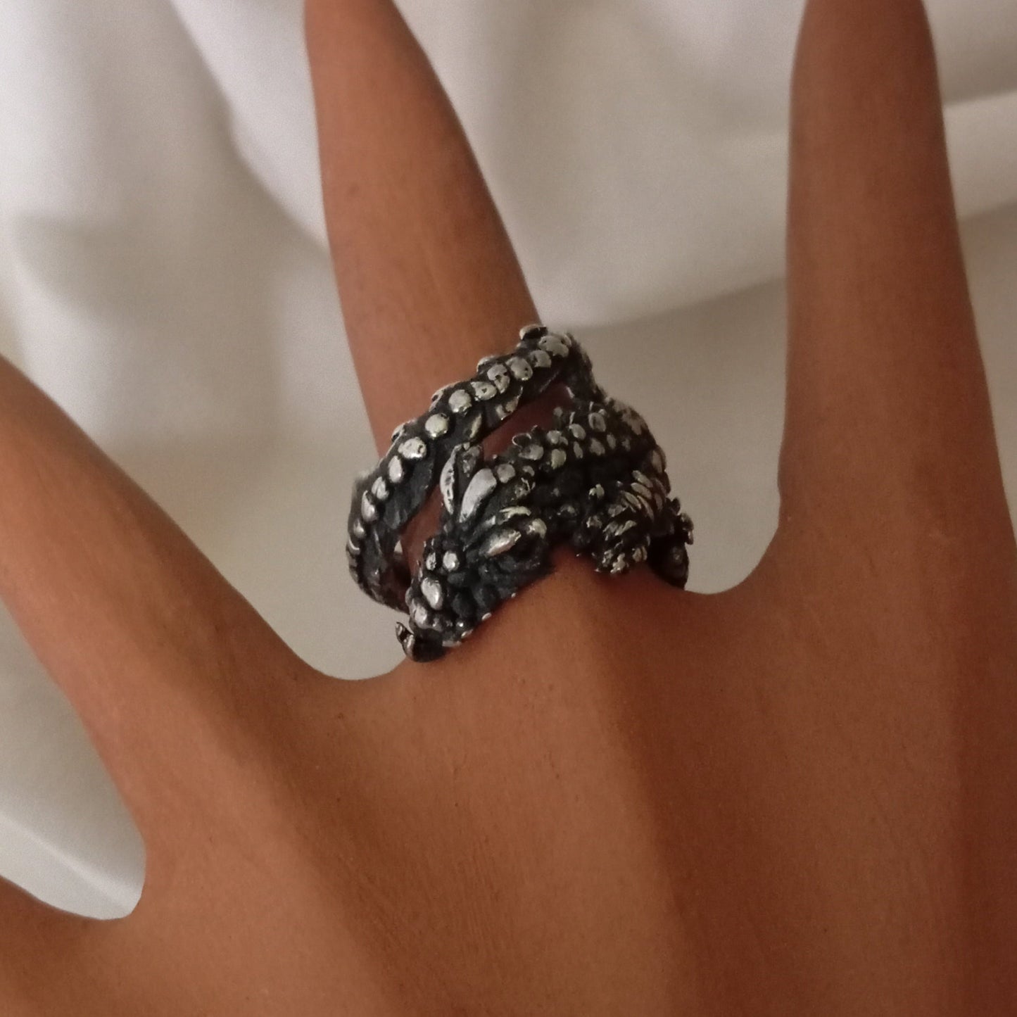 Anillo de dragón en plata