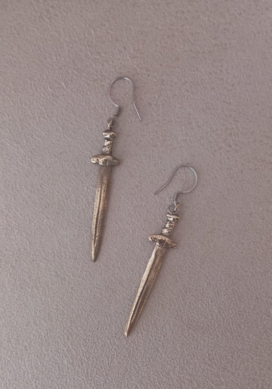 Pendientes espada vikinga en bronce   cierre antialérgico