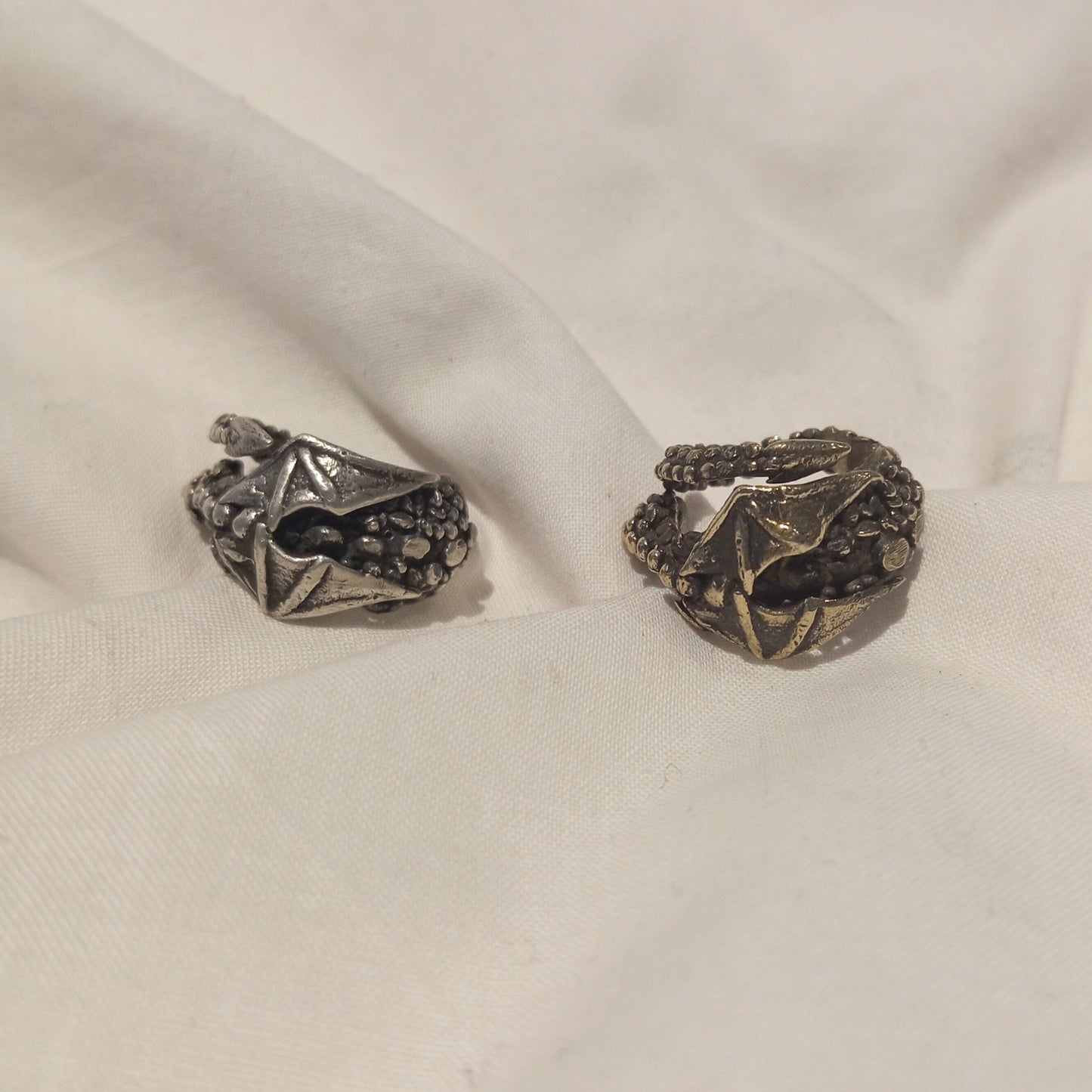 Anillo de dragón con alas en plata o bronce