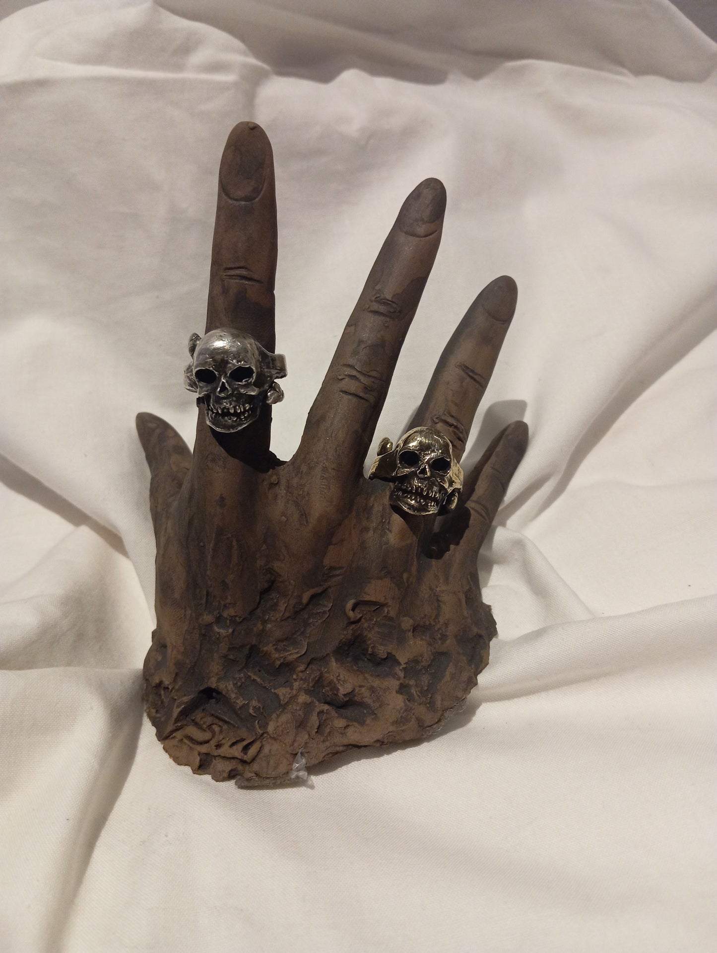 Anell de calavera de plata o bronze