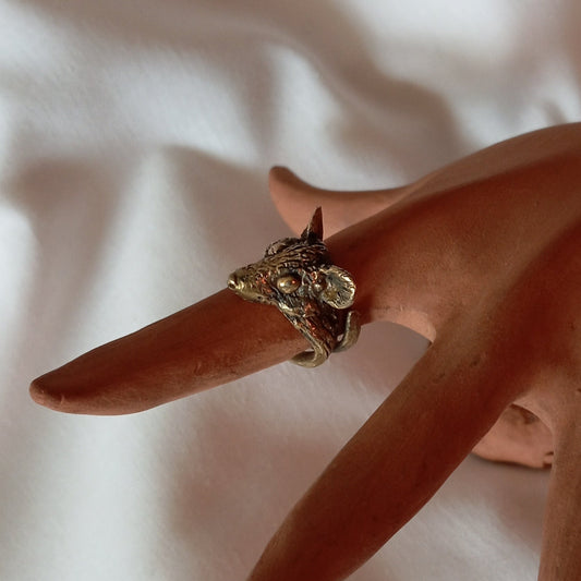 Anillo de cabeza de ratón en bronce