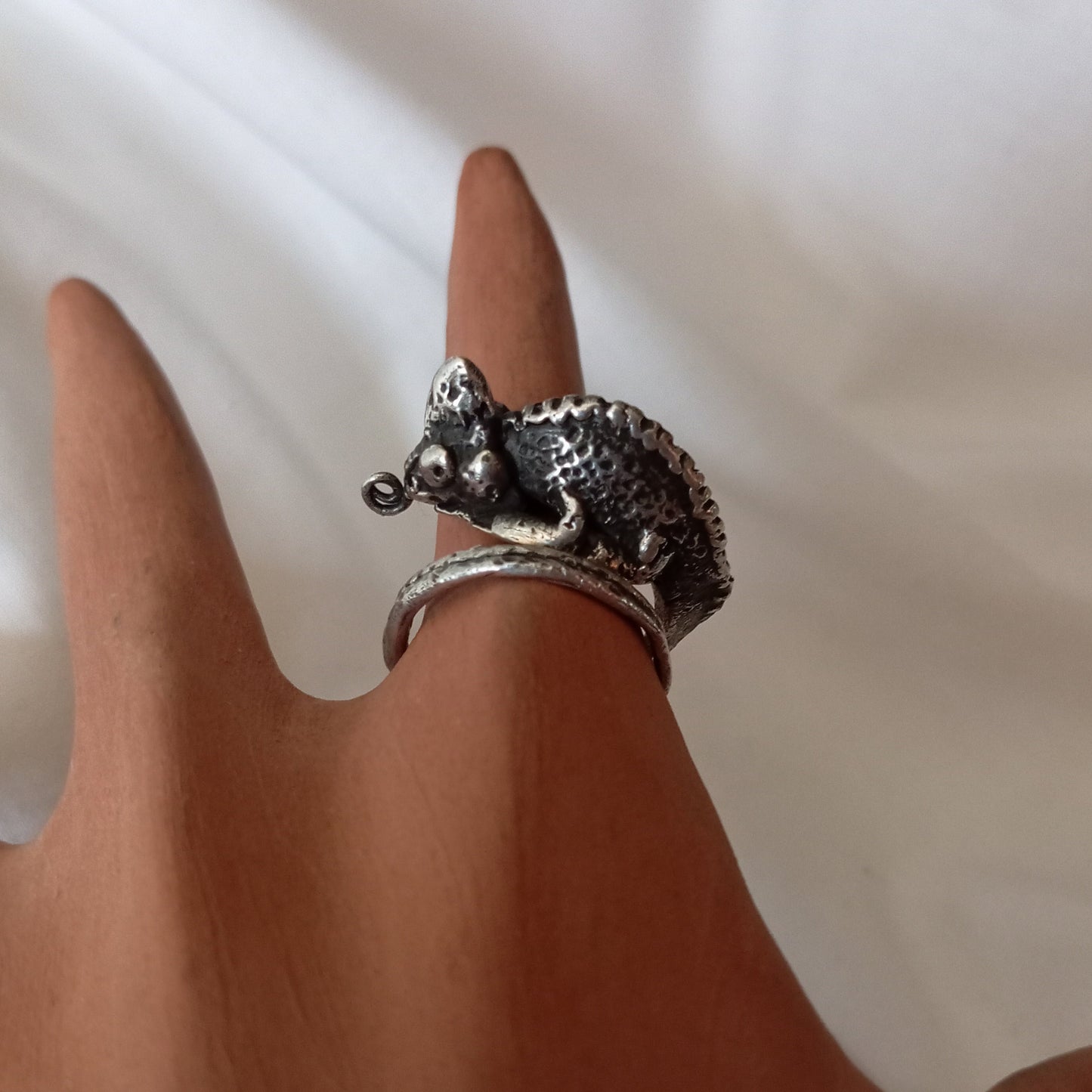 Anillo de camaleón en plata