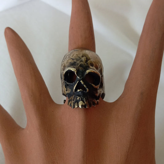 Anillo de calavera grande en bronce