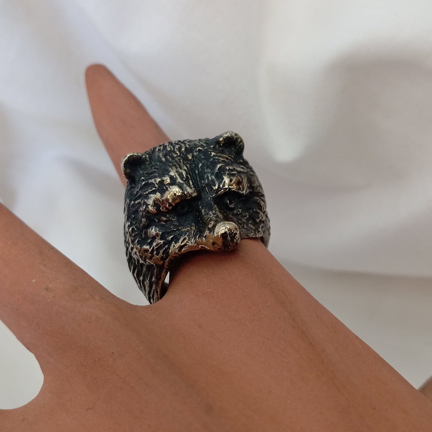 Anillo de oso grizzly en bronce