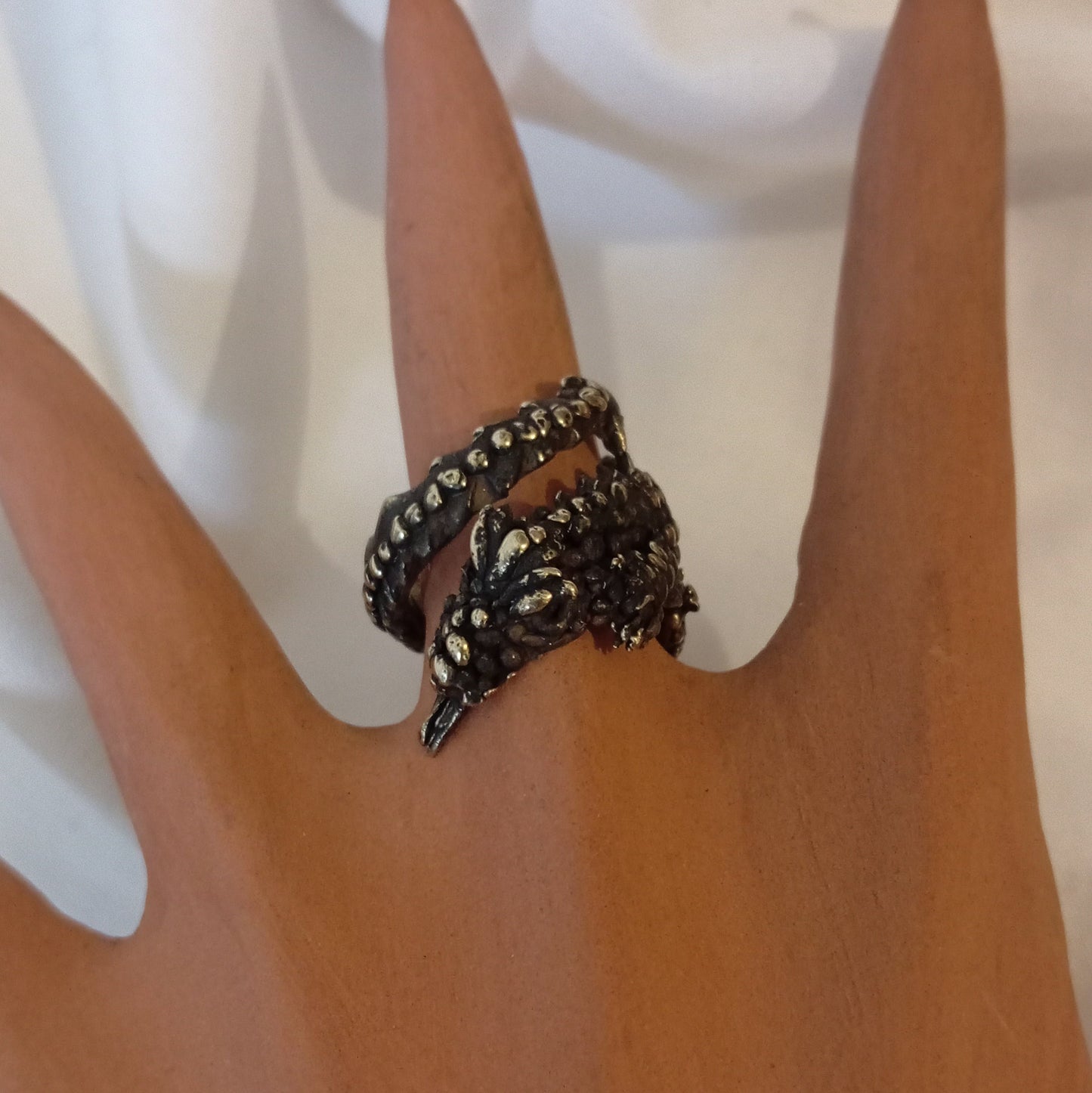 Anillo de dragón en bronce