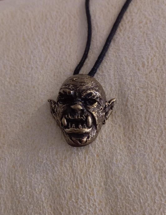 colgante de Orco en bronce