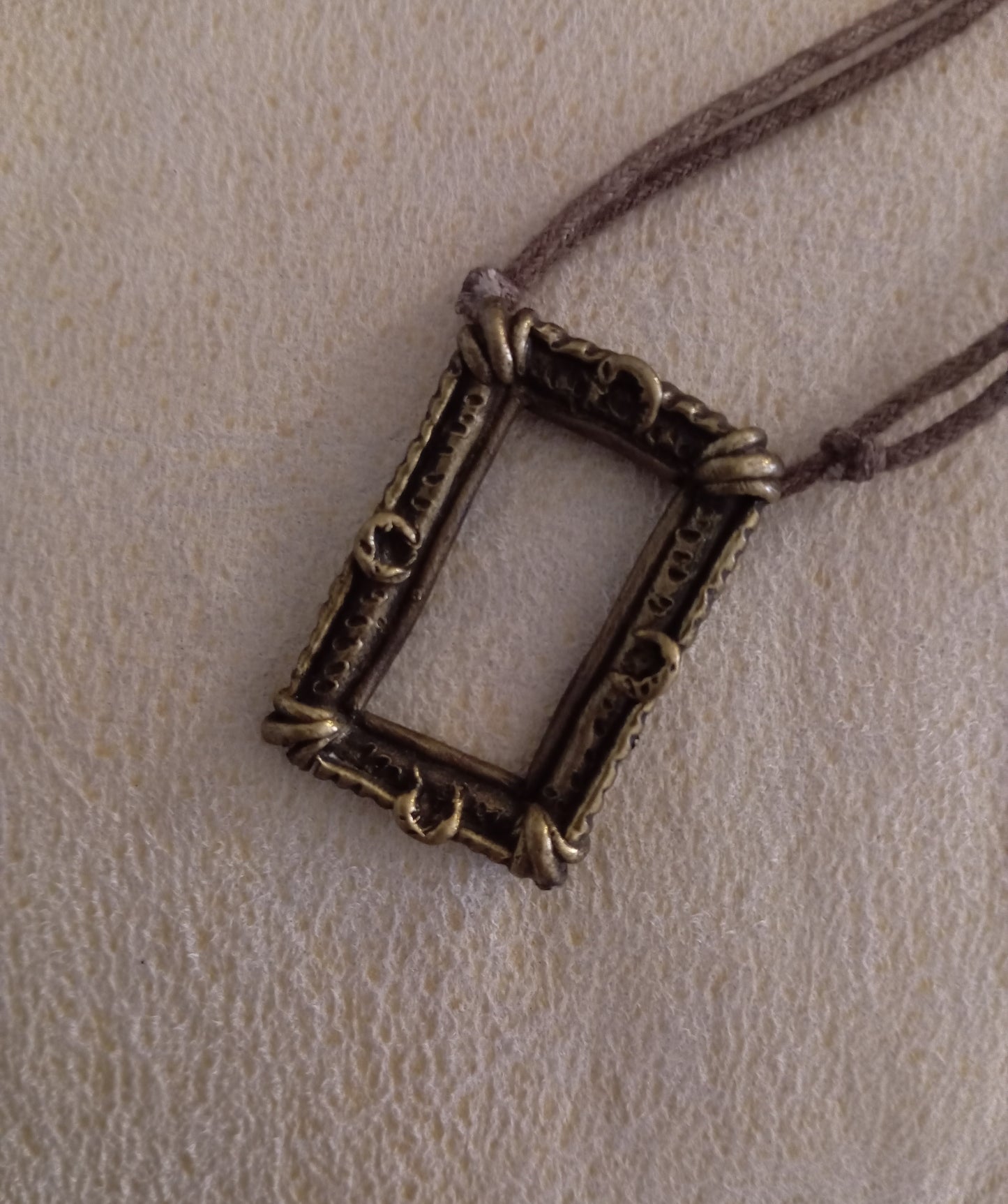 Colgante marco en bronce