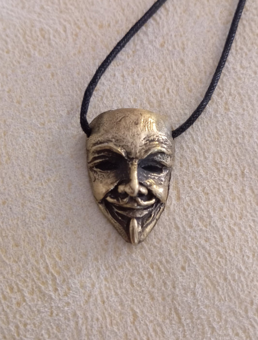 Colgante V de Vendetta en bronce