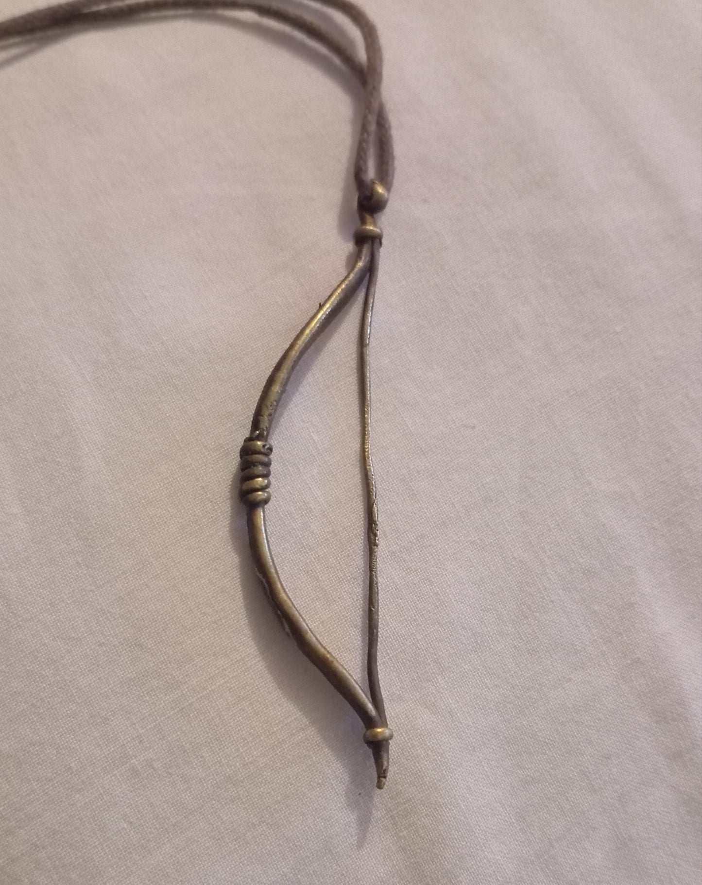 Colgante de arco en bronce