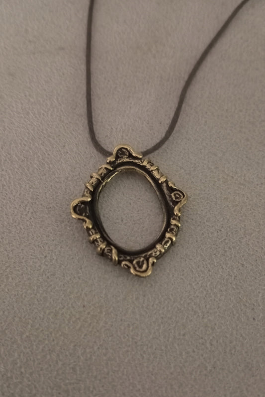 Colgante marco ovalado en bronce
