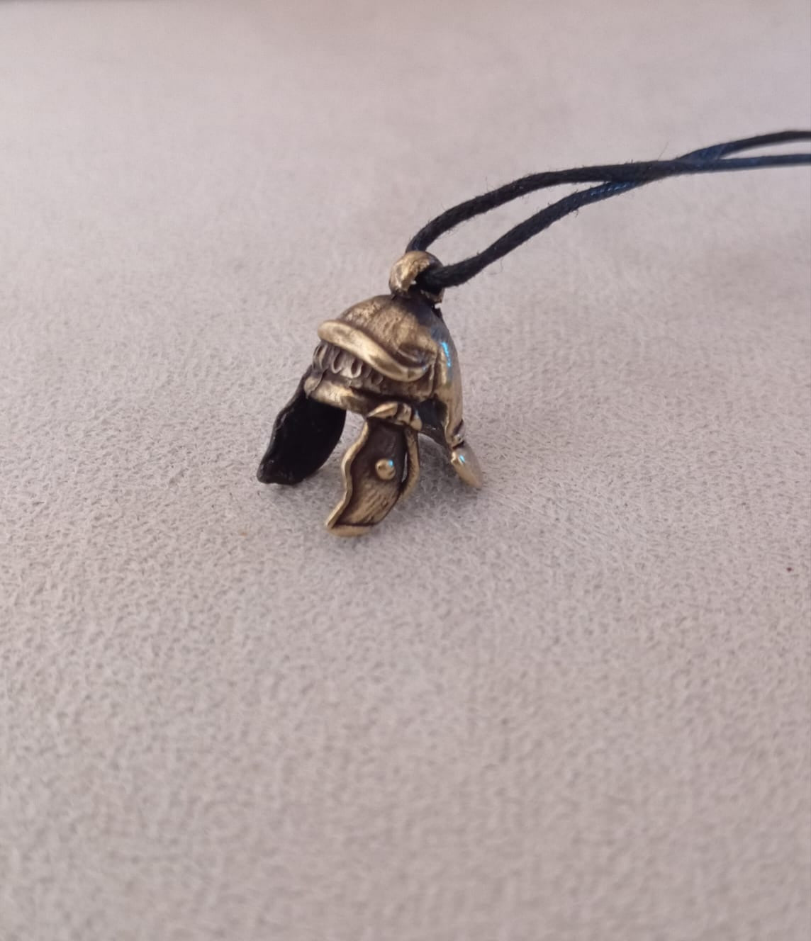 colgante casco legionario romano bronce