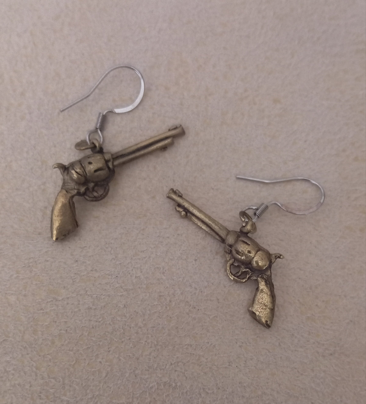 Pendientes revolver en bronce con cierre antialérgico