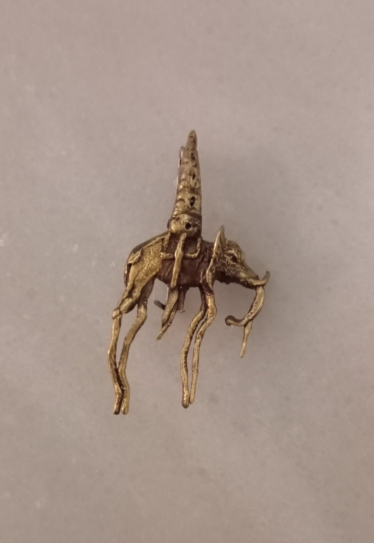 Broche elefante en bronce