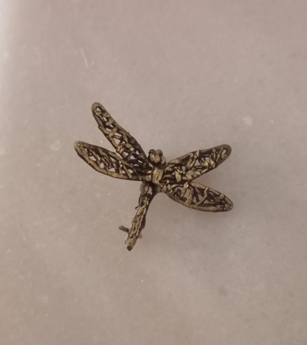 Broche libélula pequeña en bronce