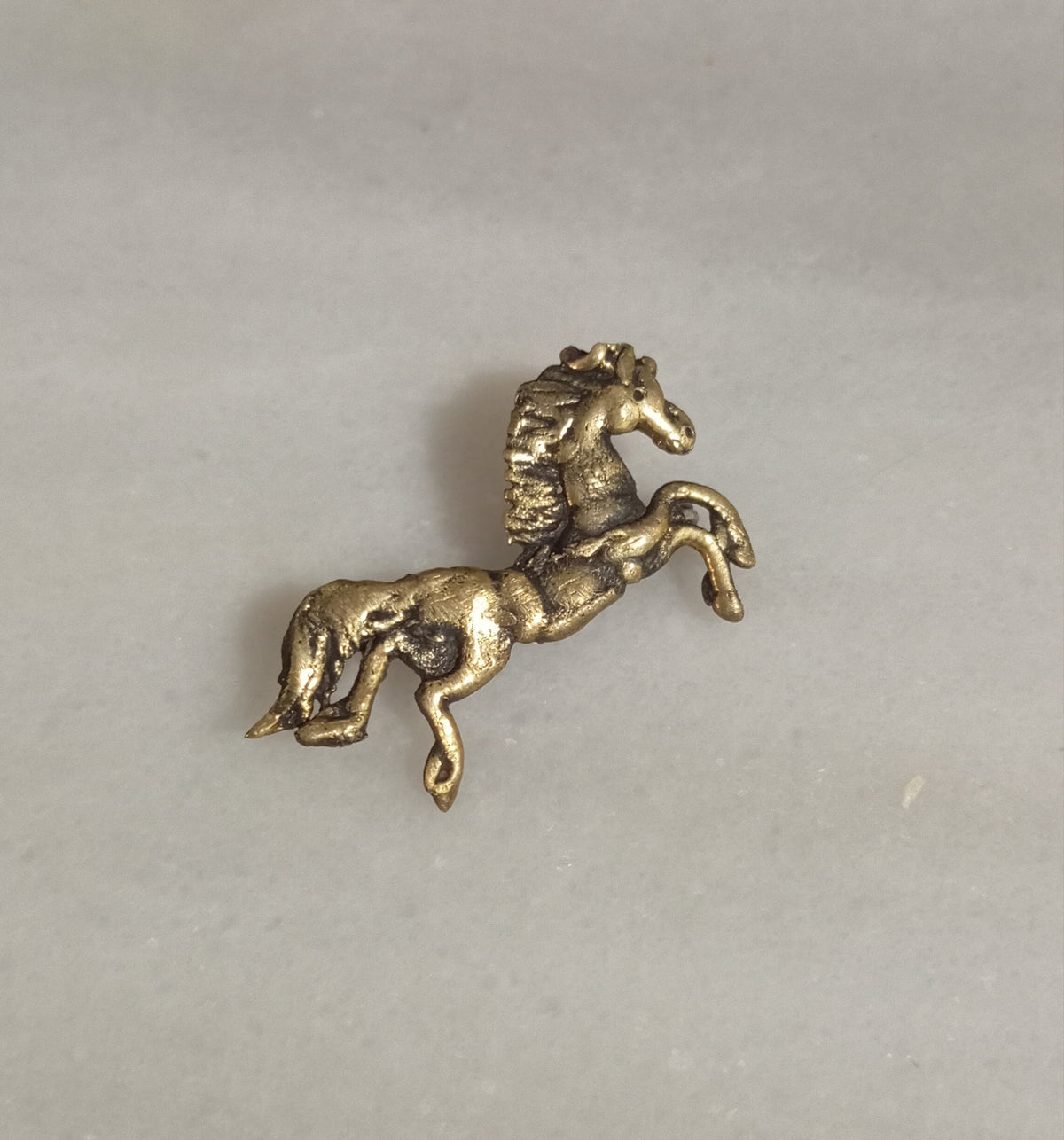 Broche caballo en bronce